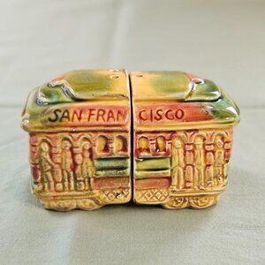 Vintage 1980s San Francisco Train Cable Car Trolley Salt and‎ Pepper Shakers Set